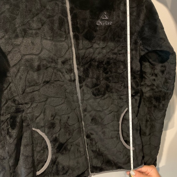 High Quality Fleece Jacket - Picture 9 of 10